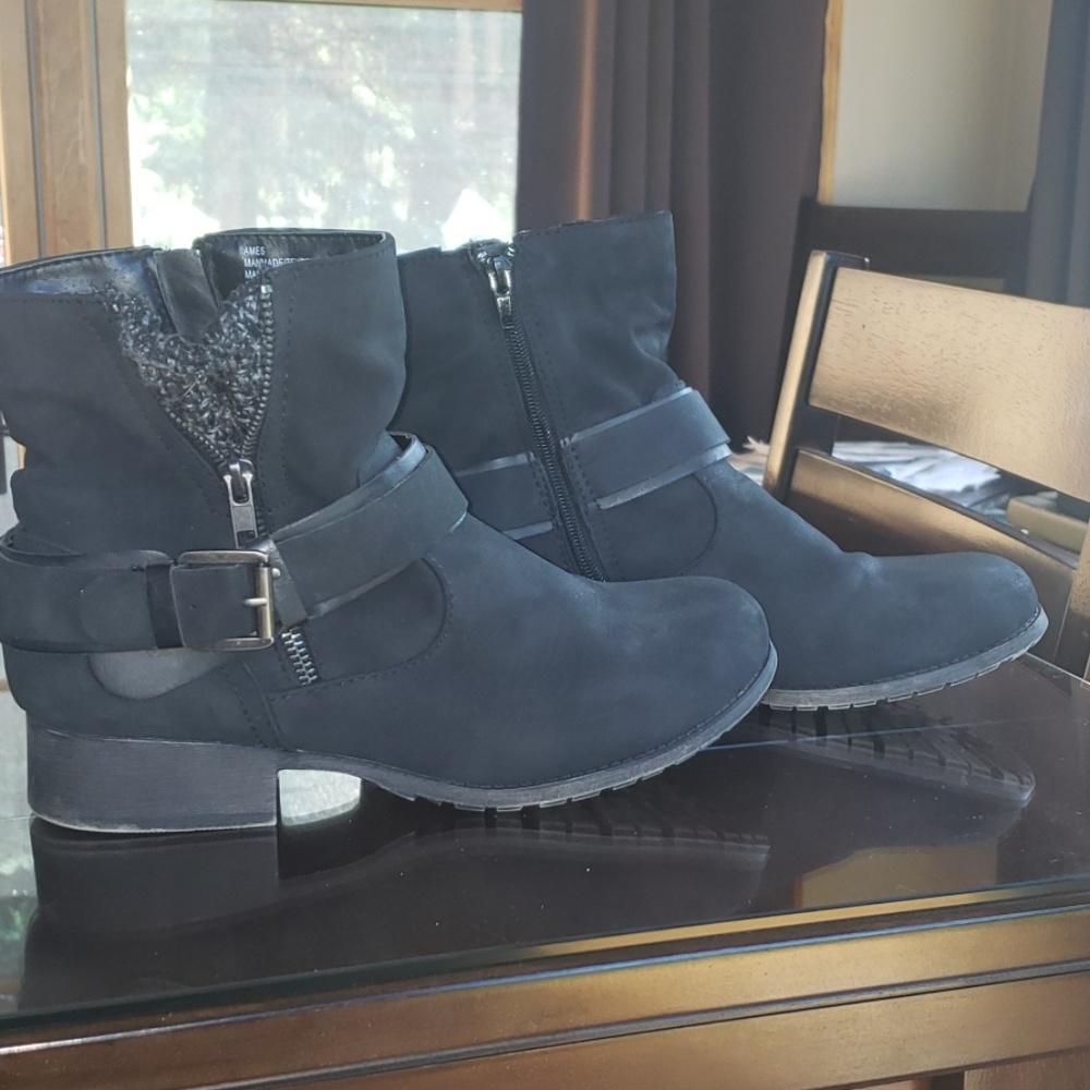 Black ankle boots with side zipper